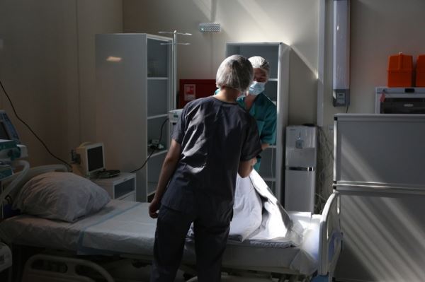 Более 470 ковид-зараженных петербуржцев попали в больницы за минувшие сутки
