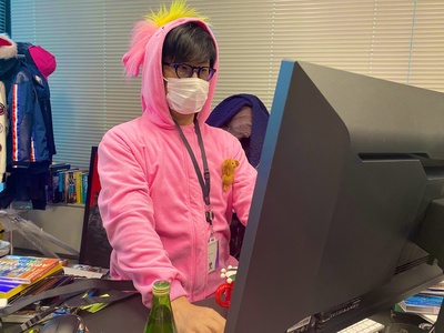 Гений в розовой пижаме: Хидео Кодзима показал милый подарок из России