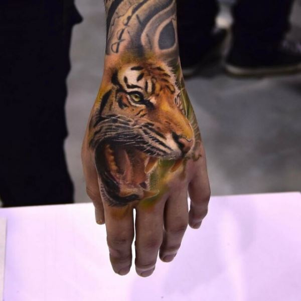 Художник из Польши делает удивительно реалистичные татуировки (21 фото)
