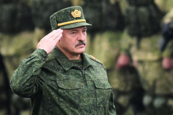 «Минск не хочет подчиняться Москве в военном отношении»