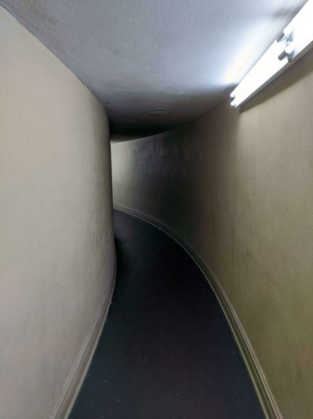 А вы бы прошлись по этим коридорам? (18 фото)